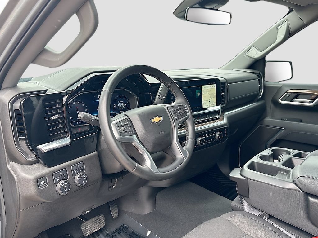 Used 2025 Chevrolet Silverado 1500 LT AWD/4WD image 9