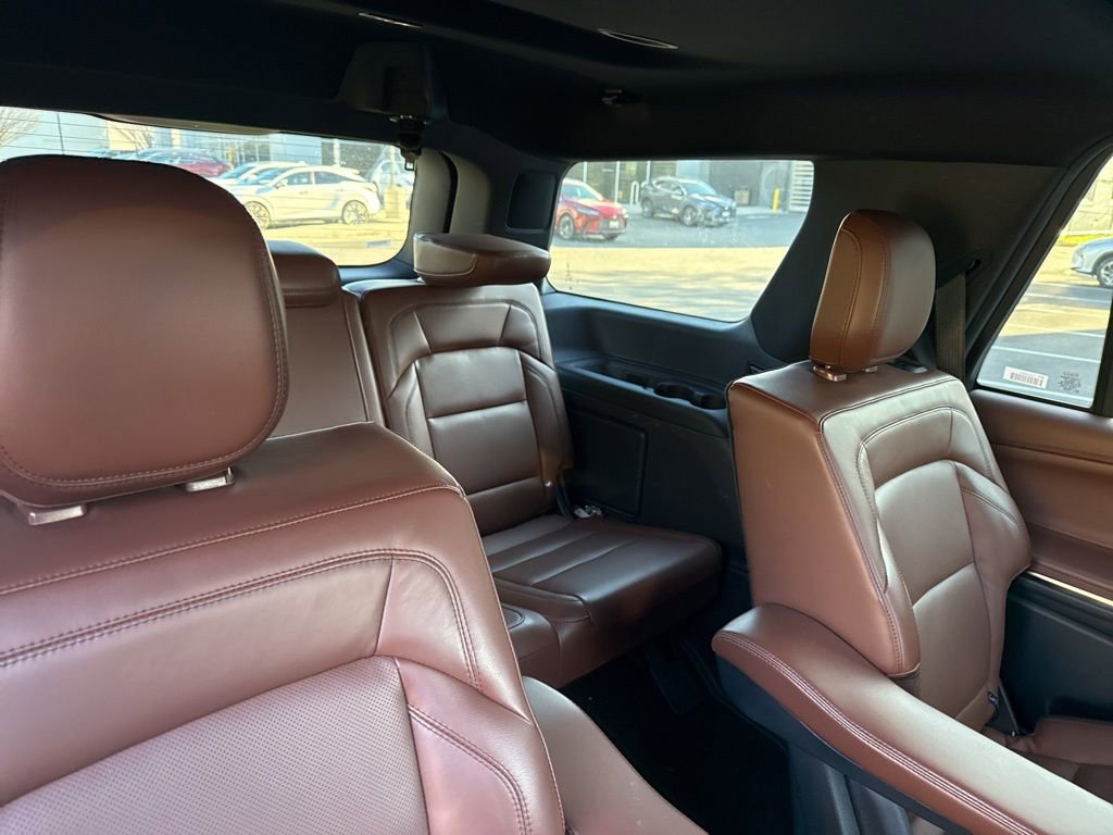Used 2025 Lincoln Navigator Reserve image 9