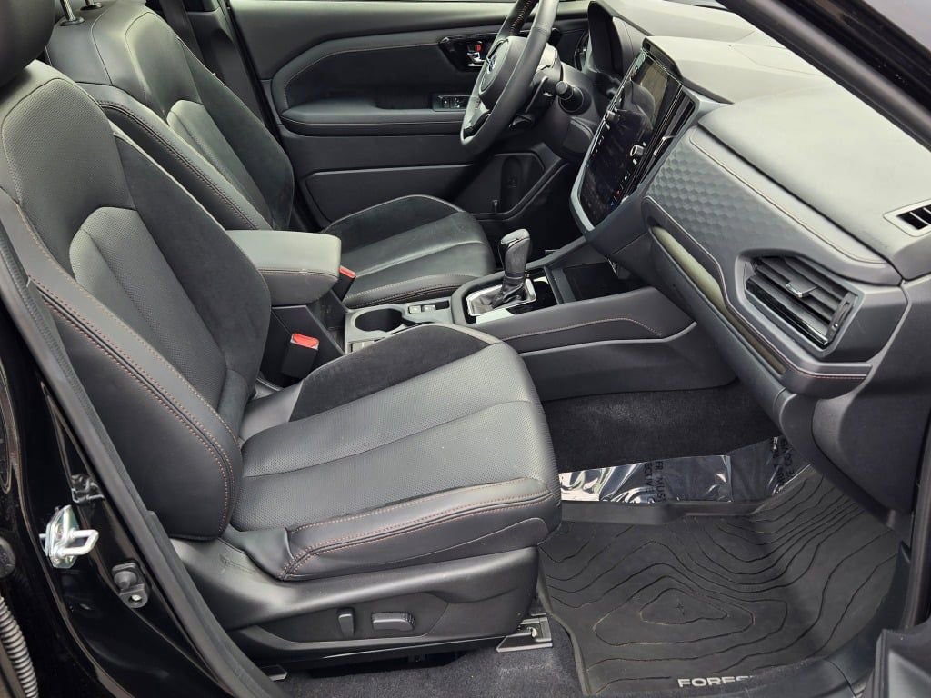Used 2025 Subaru Forester Touring image 10