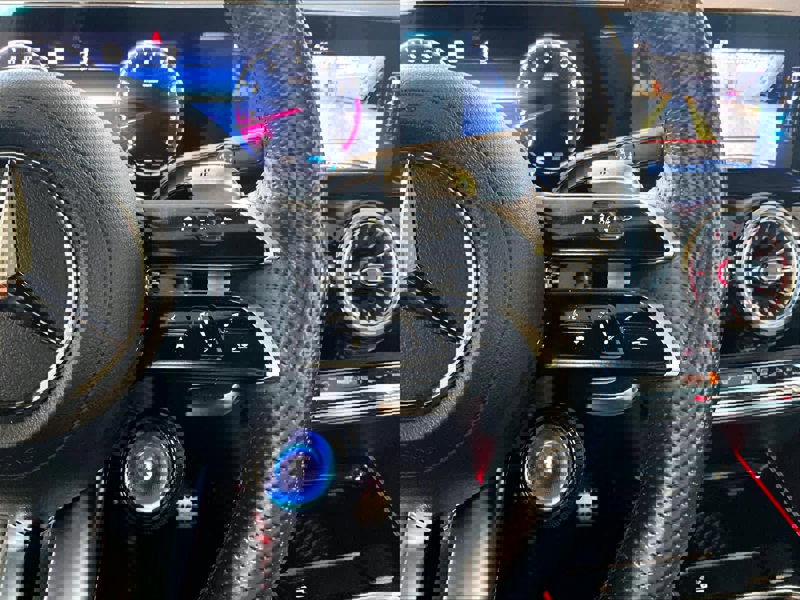 Used 2025 Mercedes-Benz GLA 35 AMG 4MATIC image 24