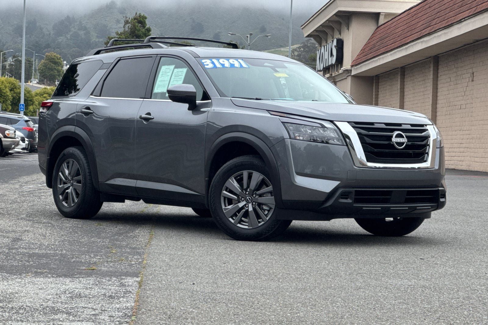 Used 2024 Nissan Pathfinder SV w/ SV Premium Package FWD image 2