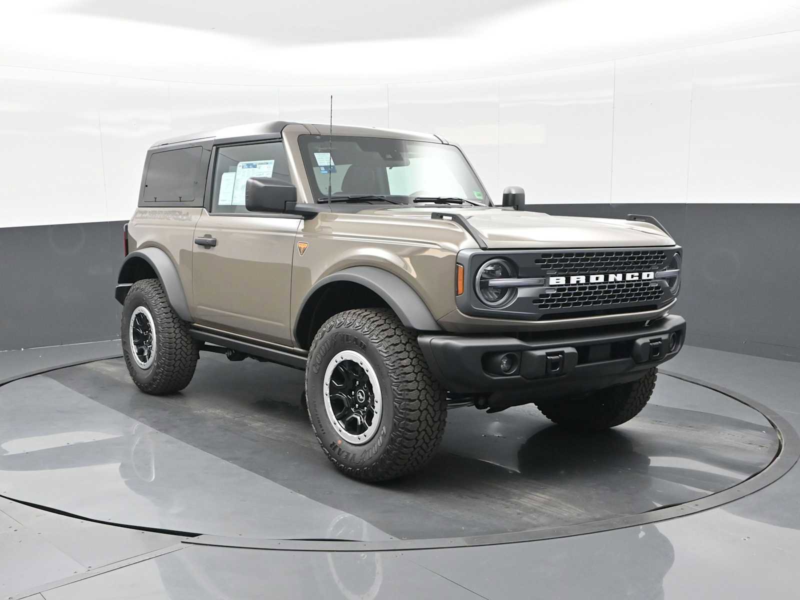 New 2025 Ford Bronco Badlands w/ Sasquatch Package image 2