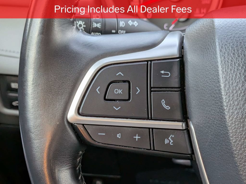 Used 2022 Toyota Highlander LE FWD image 26