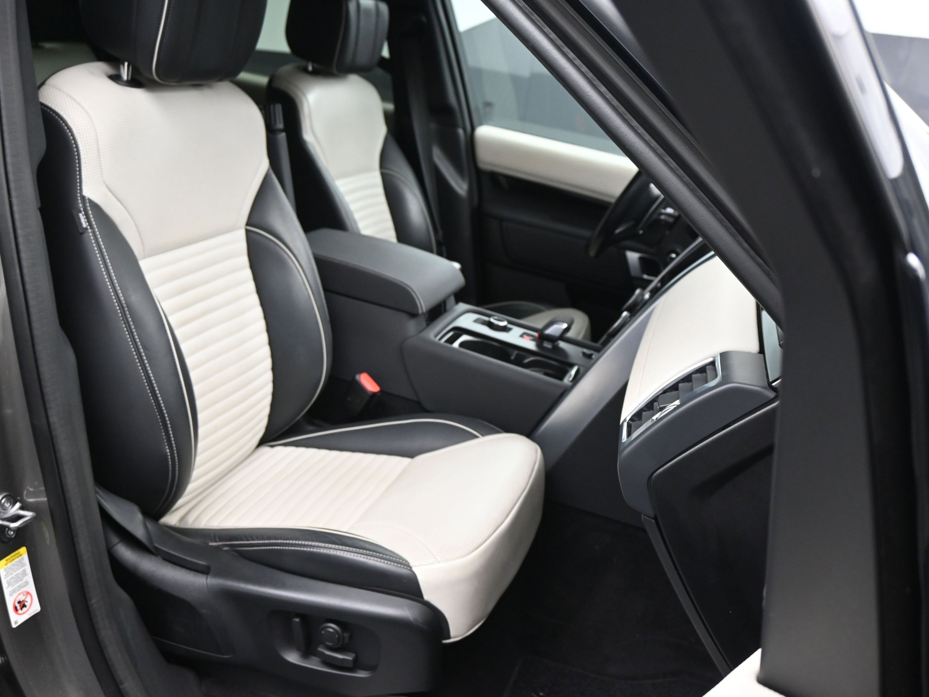 Used 2022 Land Rover Discovery HSE R-Dynamic image 10