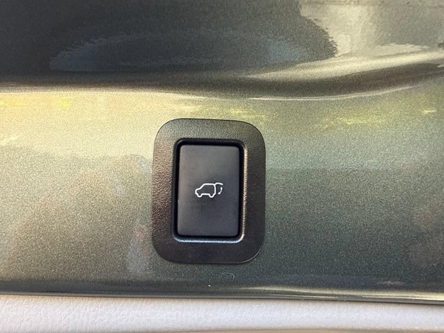 Used 2018 Toyota Highlander XLE AWD/4WD image 43