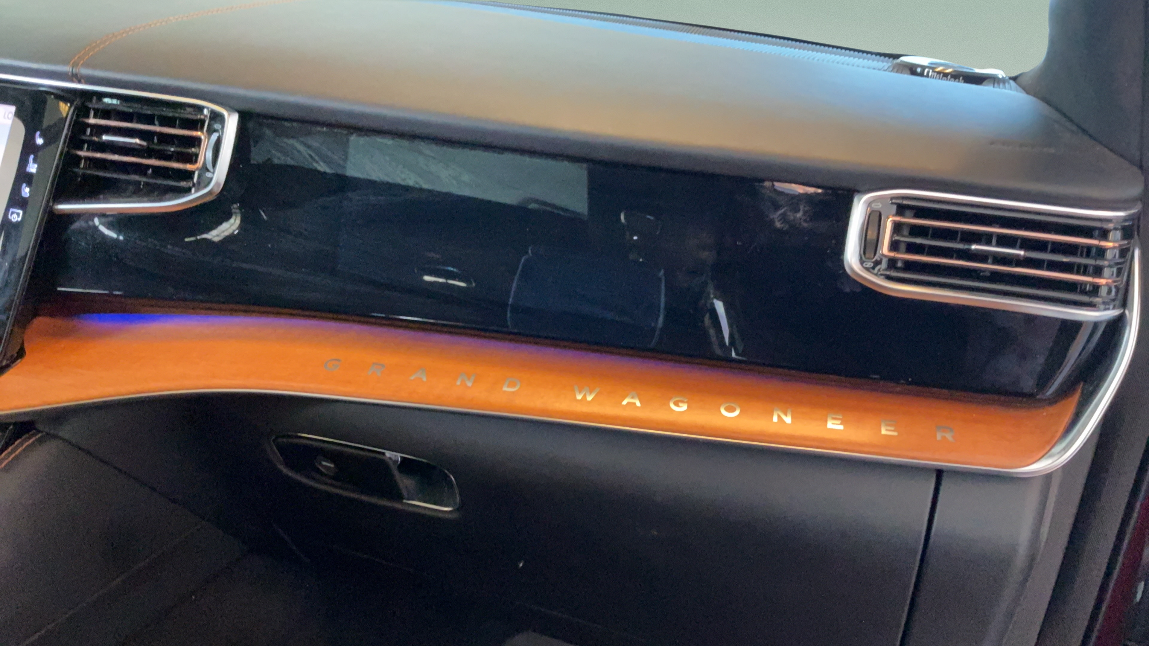 Used 2023 Jeep Grand Wagoneer Series III AWD/4WD image 44