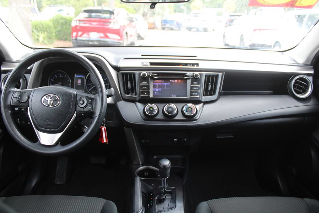 Used 2018 Toyota RAV4 LE FWD image 22
