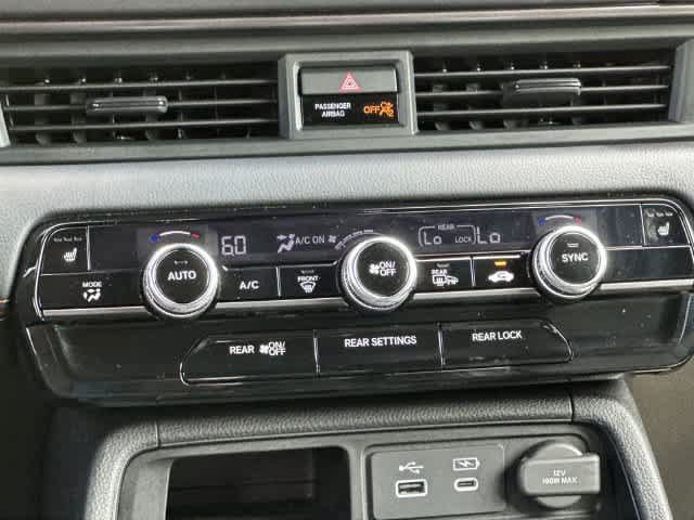 Used 2023 Honda Pilot TrailSport image 15