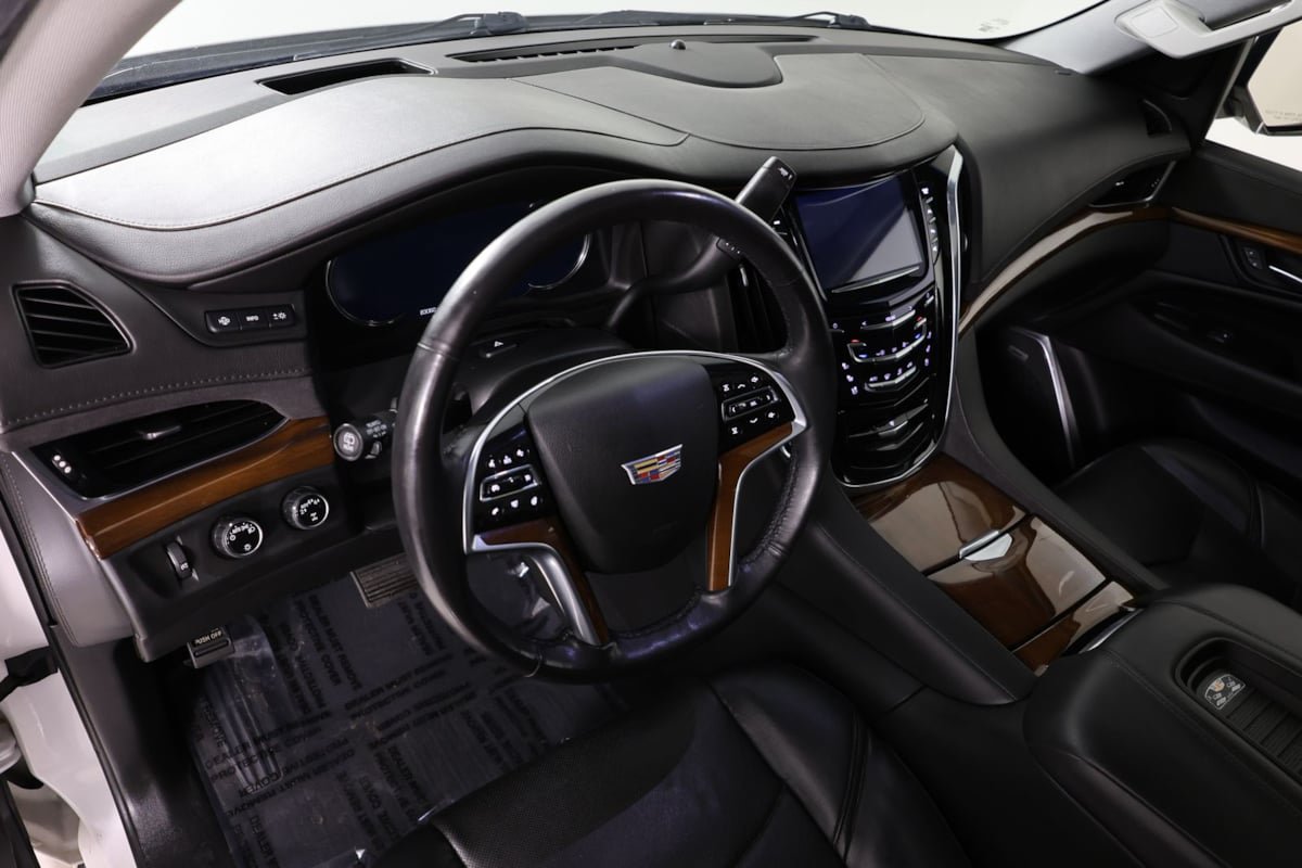 Used 2020 Cadillac Escalade Luxury AWD/4WD image 24