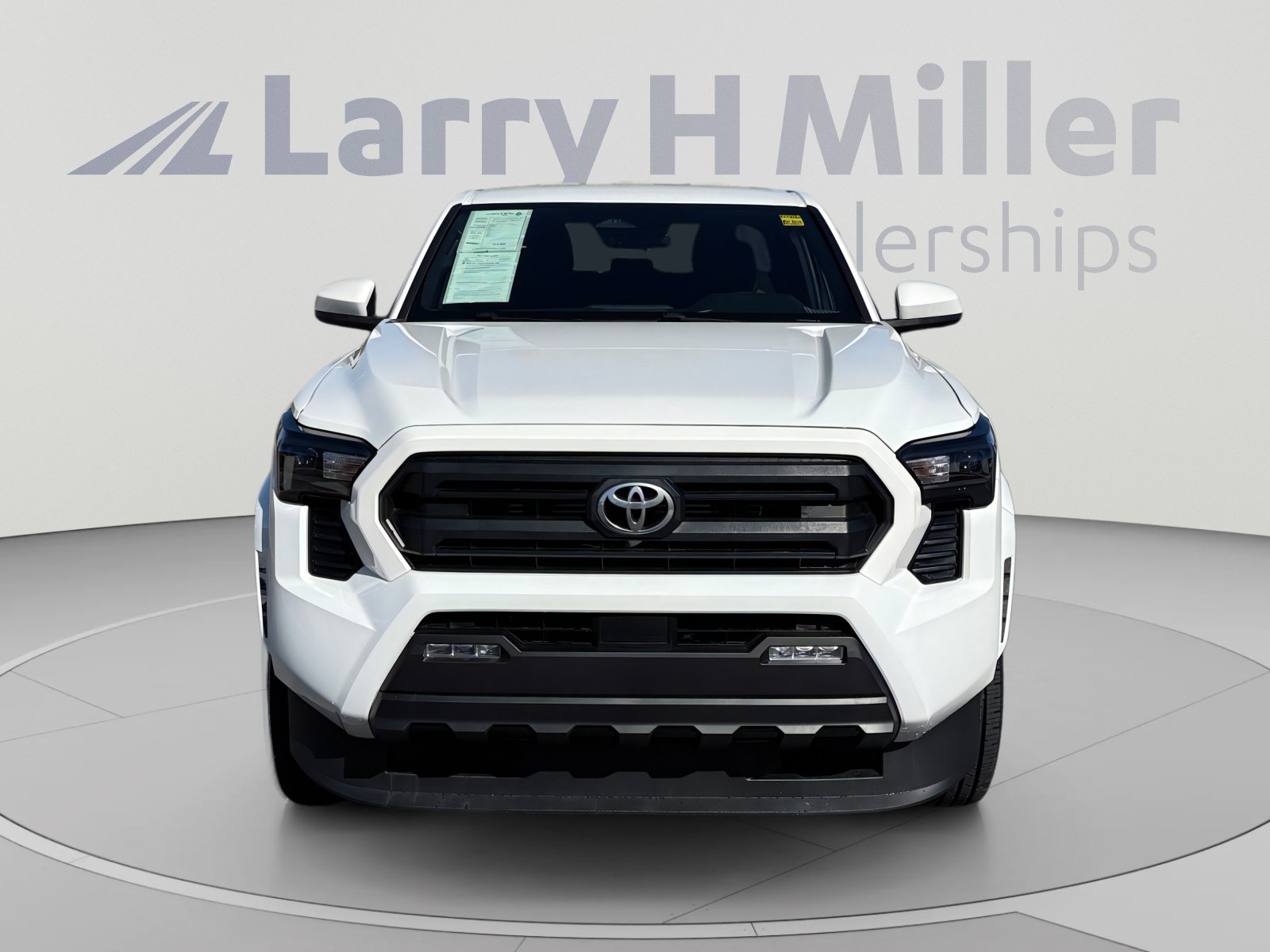 Used 2024 Toyota Tacoma SR5 AWD/4WD image 8