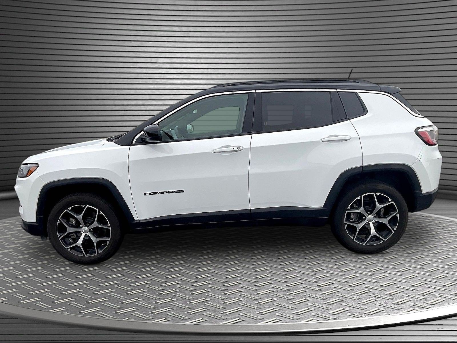 Used 2024 Jeep Compass Limited AWD/4WD image 4
