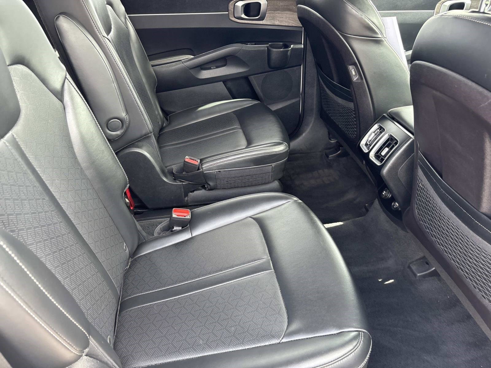 Used 2022 Kia Sorento EX w/ Panoramic Sunroof Package image 22