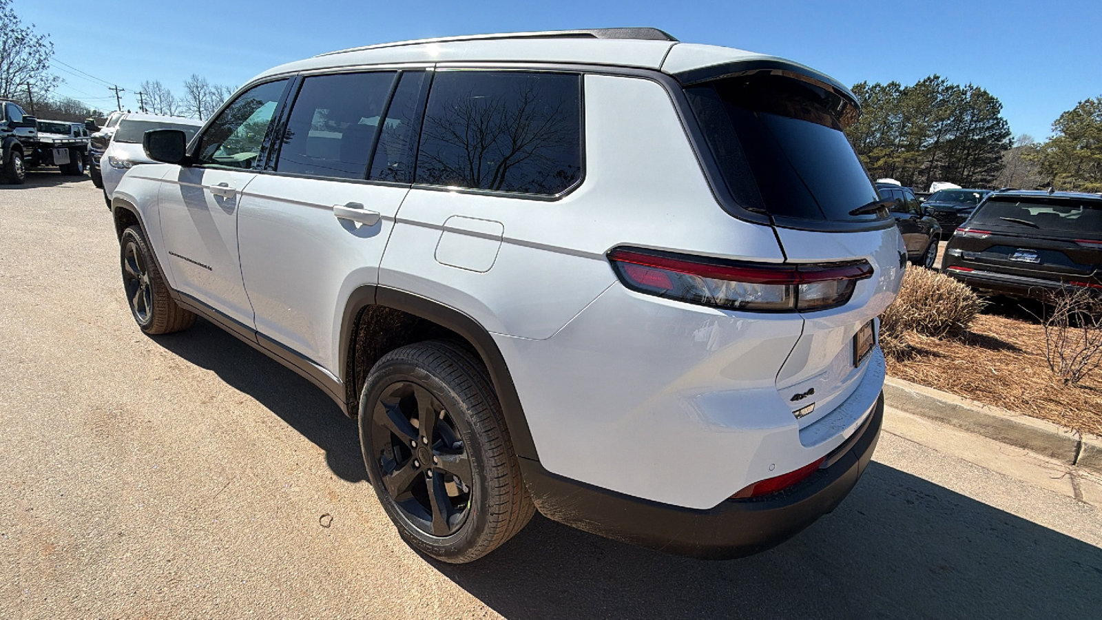 New 2026 Jeep Grand Cherokee L Limited w/ Limited Altitude Package image 10