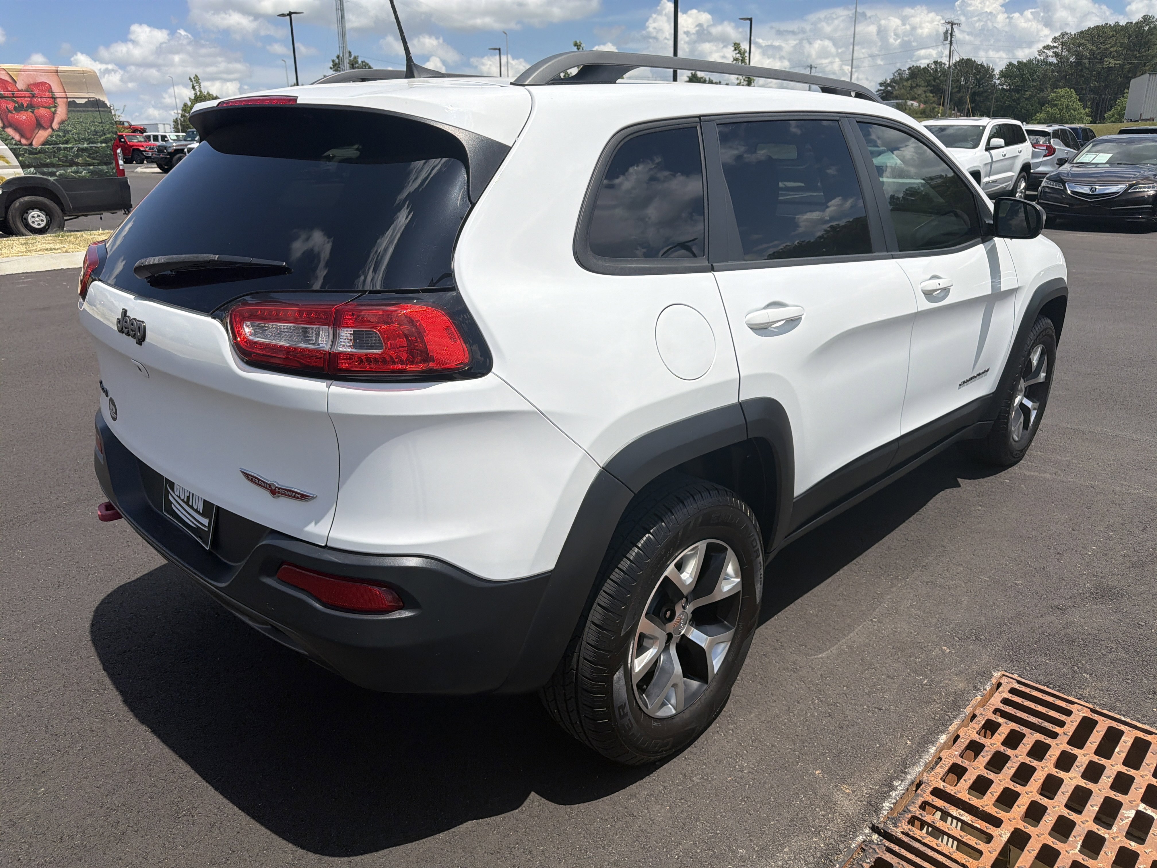Used 2016 Jeep Cherokee Trailhawk w/ Comfort/Convenience Group AWD/4WD image 9