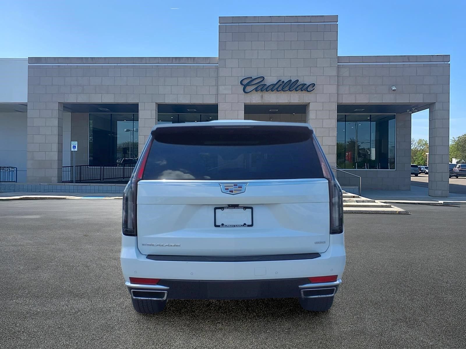 Used 2024 Cadillac Escalade Premium Luxury w/ LPO, Floor Liner Package AWD/4WD image 6
