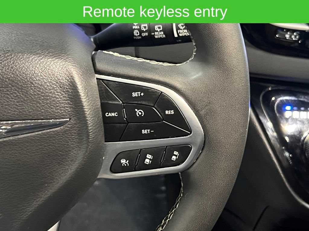 Used 2025 Chrysler Pacifica Select FWD image 14