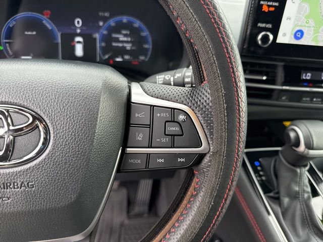 Used 2025 Toyota Sienna XSE image 25