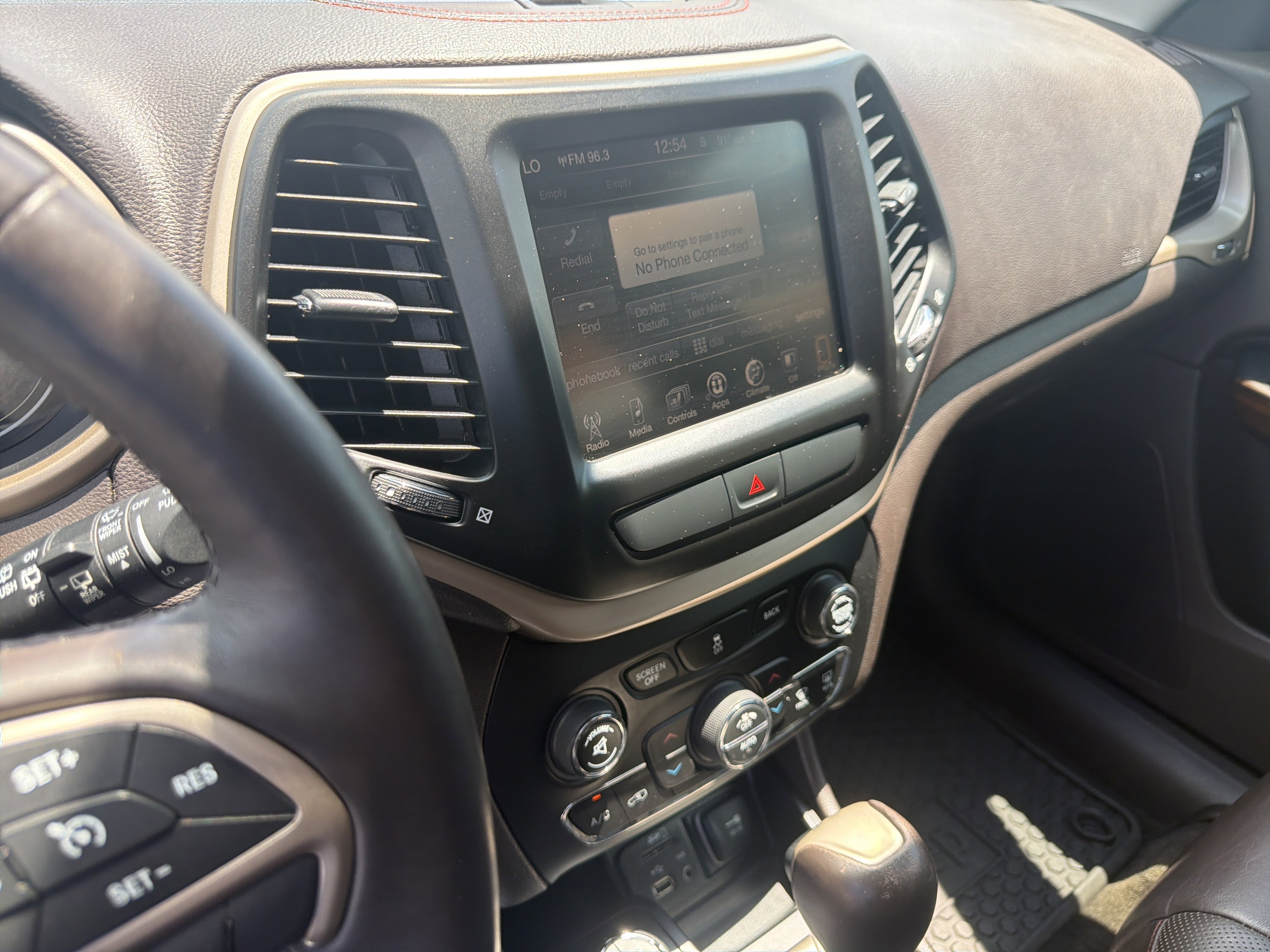 Used 2016 Jeep Cherokee Trailhawk w/ Comfort/Convenience Group AWD/4WD image 35