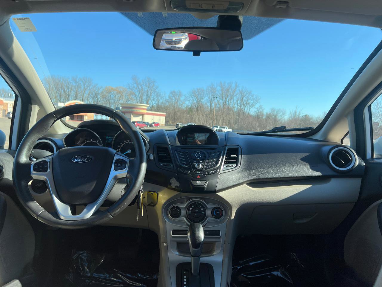 Used 2015 Ford Fiesta SE FWD image 28