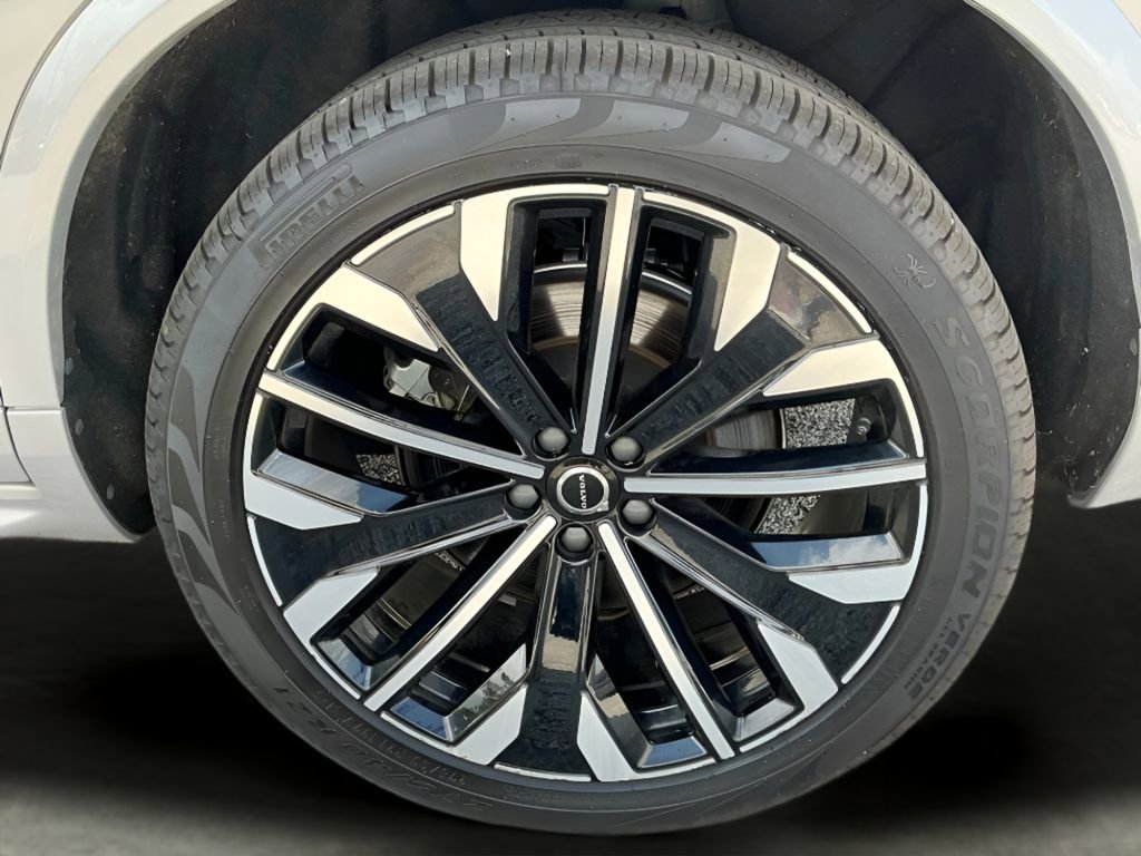 Used 2025 Volvo XC90 B6 Plus image 22