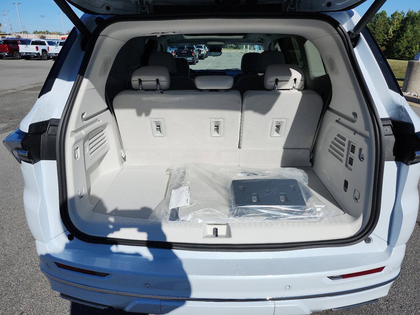 New 2026 Buick Enclave Avenir w/ Super Cruise Package AWD/4WD image 9