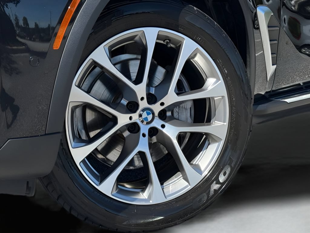 Used 2025 BMW X5 sDrive40i w/ Climate Comfort Package RWD image 9