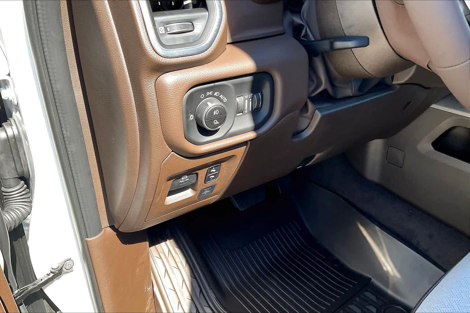 New 2027 RAM 1500 Laramie AWD/4WD image 18