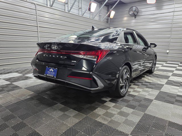 Used 2024 Hyundai Elantra Limited FWD image 5