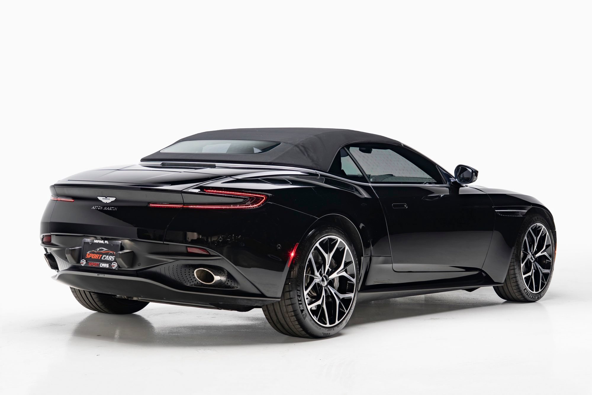 Used 2020 Aston Martin DB11 Volante RWD image 9