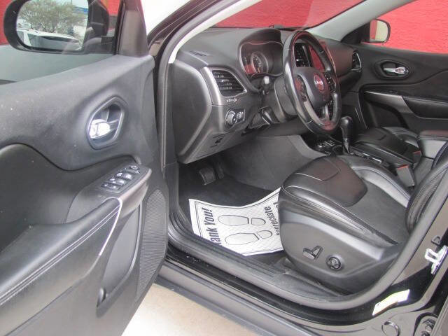 Used 2019 Jeep Cherokee Latitude Plus image 9