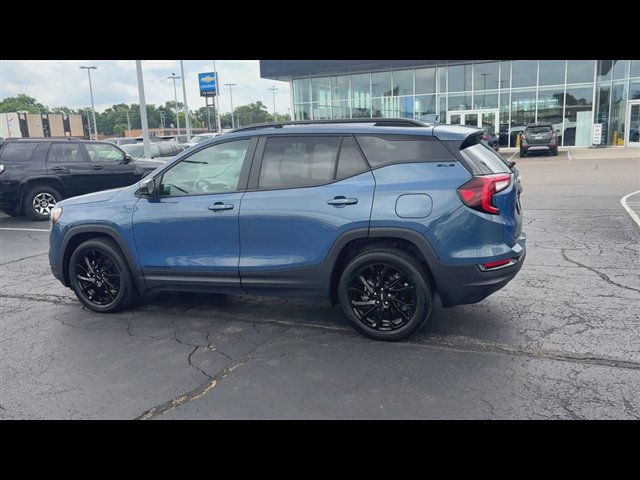 Certified 2024 GMC Terrain SLE w/ Driver Convenience Package FWD image 6