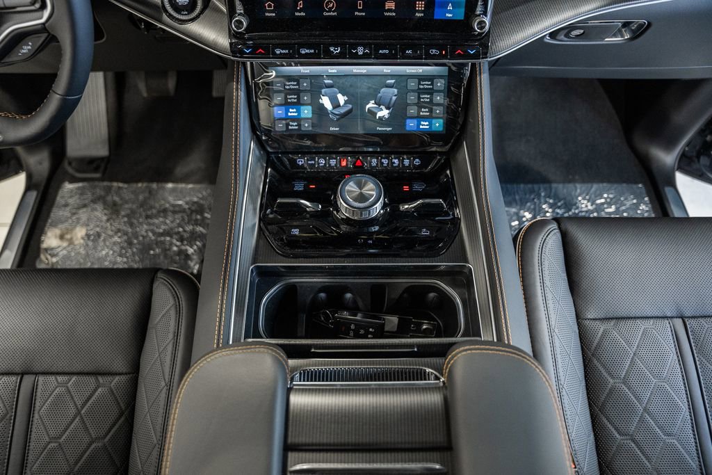 New 2024 Jeep Grand Wagoneer Series III w/ HD Trailer Tow Package image 29