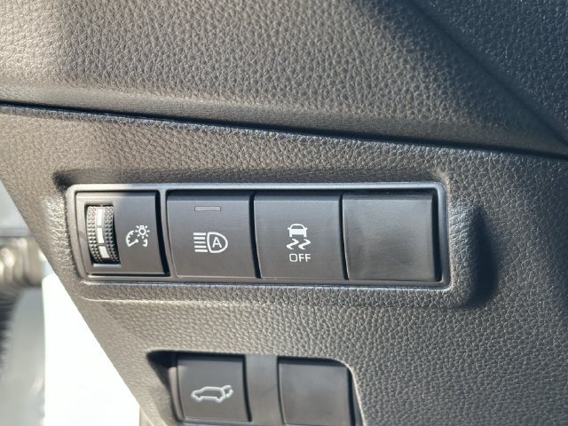 Used 2026 Toyota Corolla Cross XLE w/ Convenience Package FWD image 25