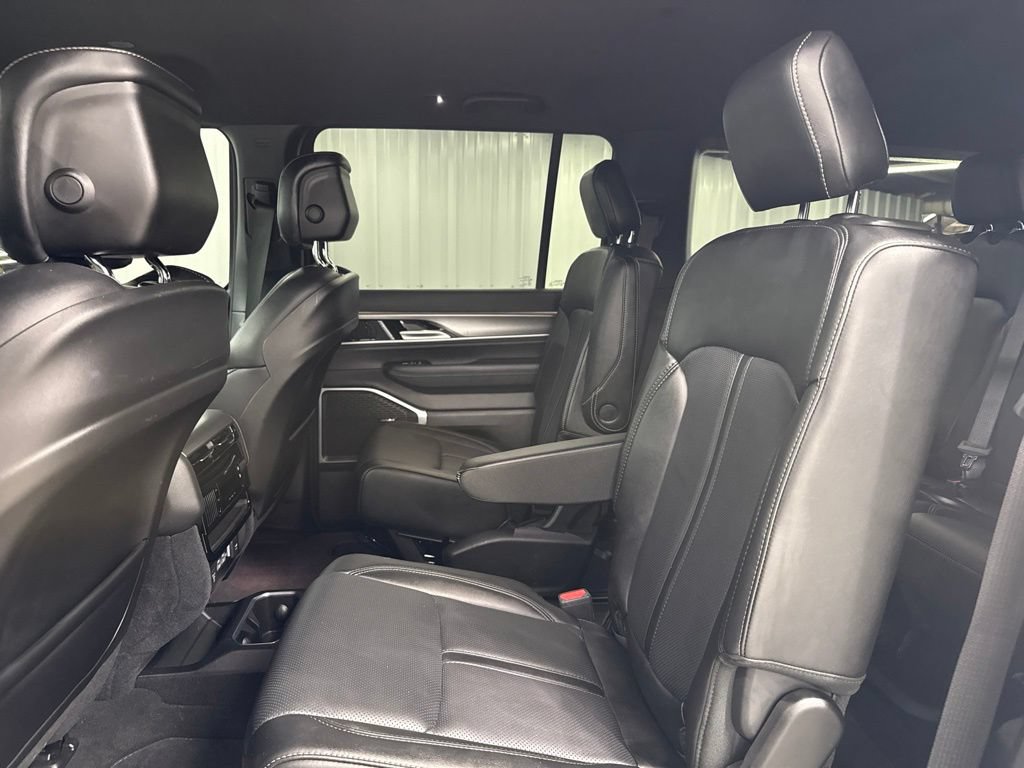 Used 2025 Jeep Wagoneer Series II AWD/4WD image 11