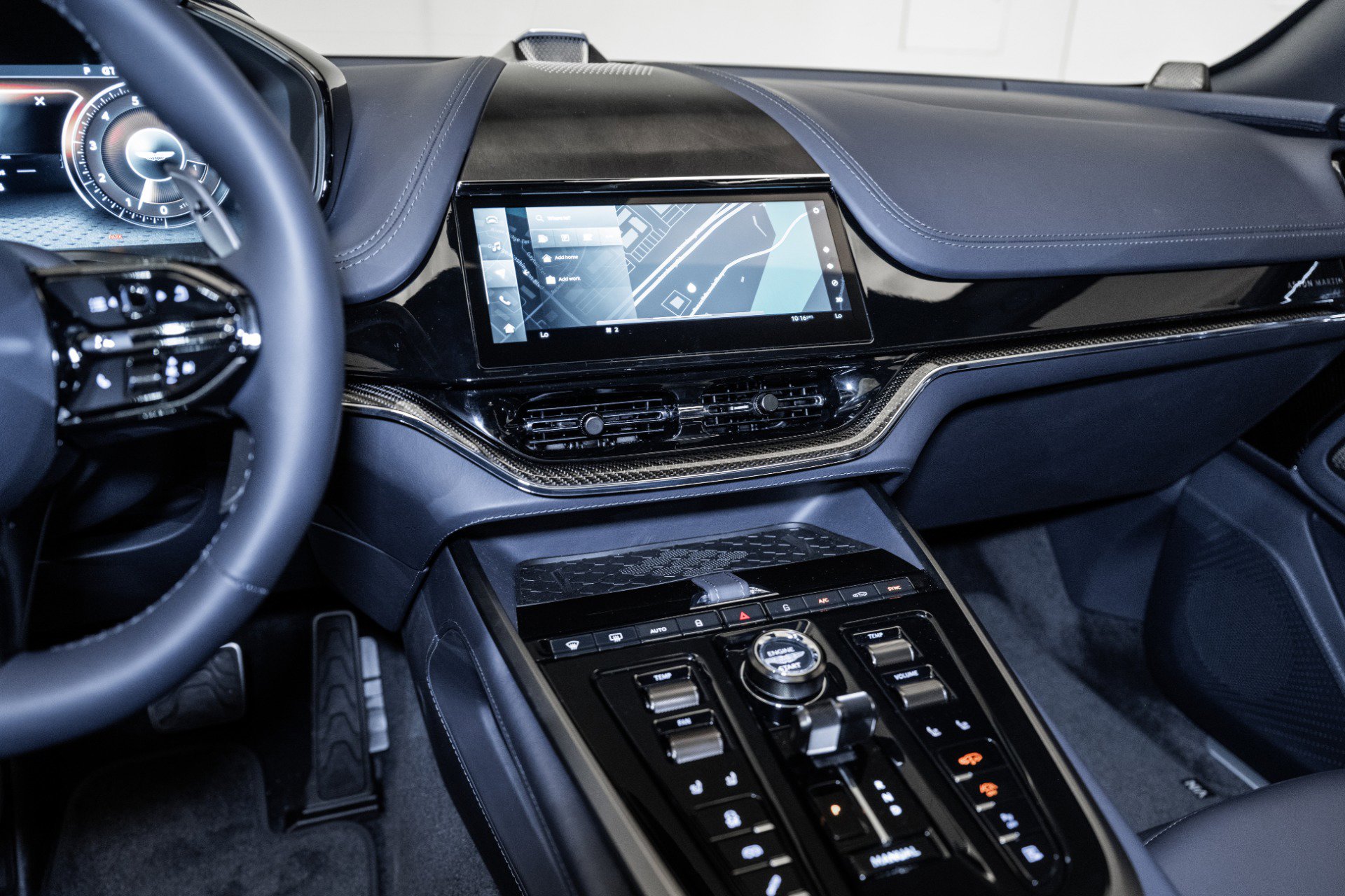 Used 2025 Aston Martin DBX 707 image 26