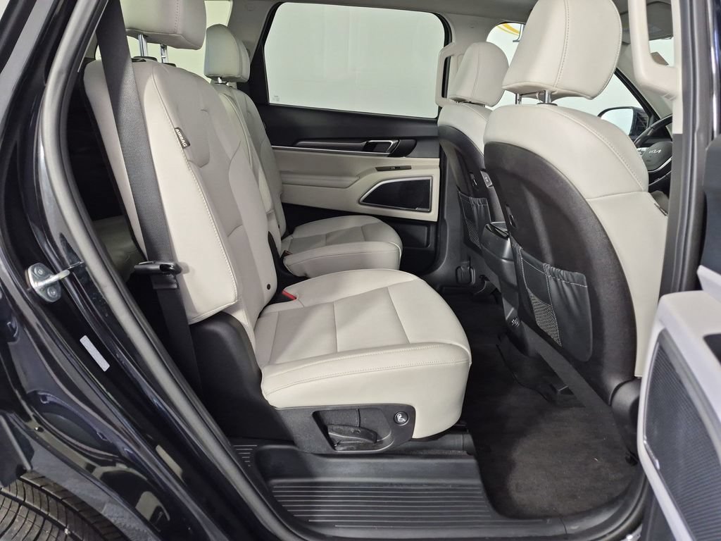 Used 2025 Kia Telluride S FWD image 36