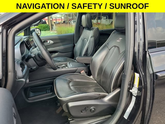 Used 2025 Chrysler Pacifica Limited FWD image 7