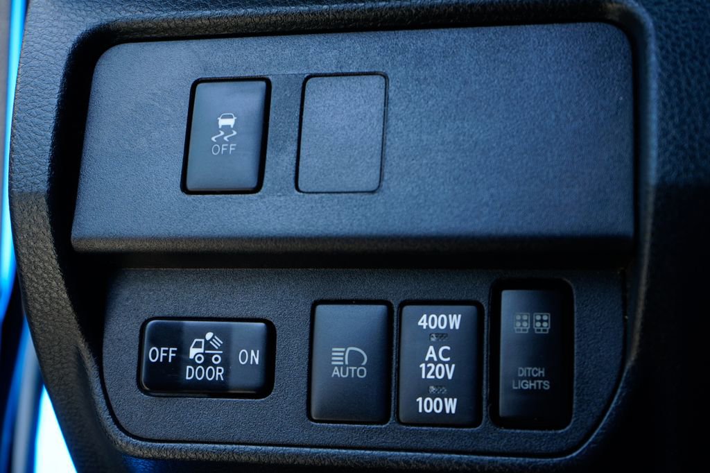 Used 2020 Toyota Tacoma TRD Off-Road w/ Technology Package AWD/4WD image 18