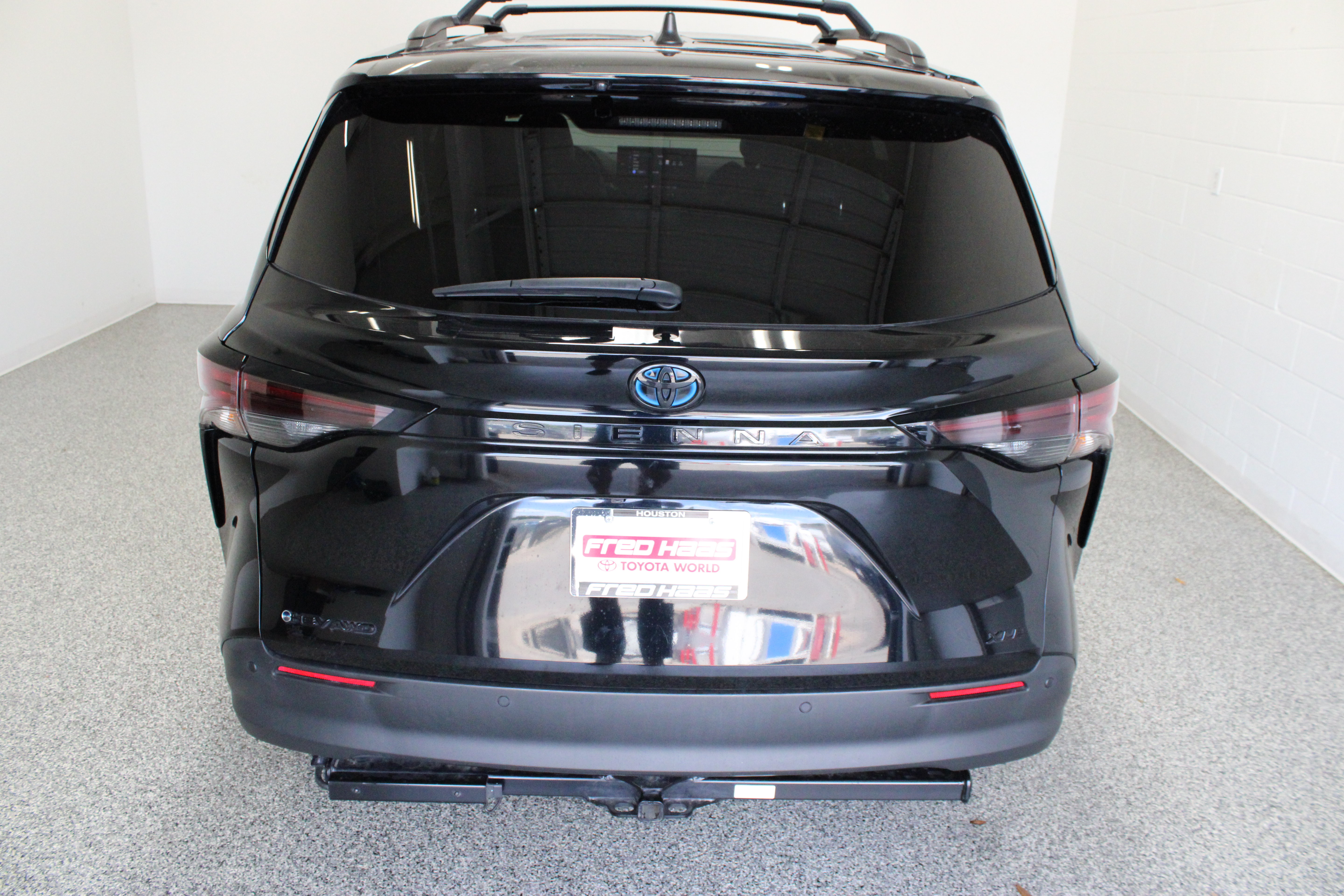 Certified 2025 Toyota Sienna XLE Woodland Edition AWD/4WD image 8