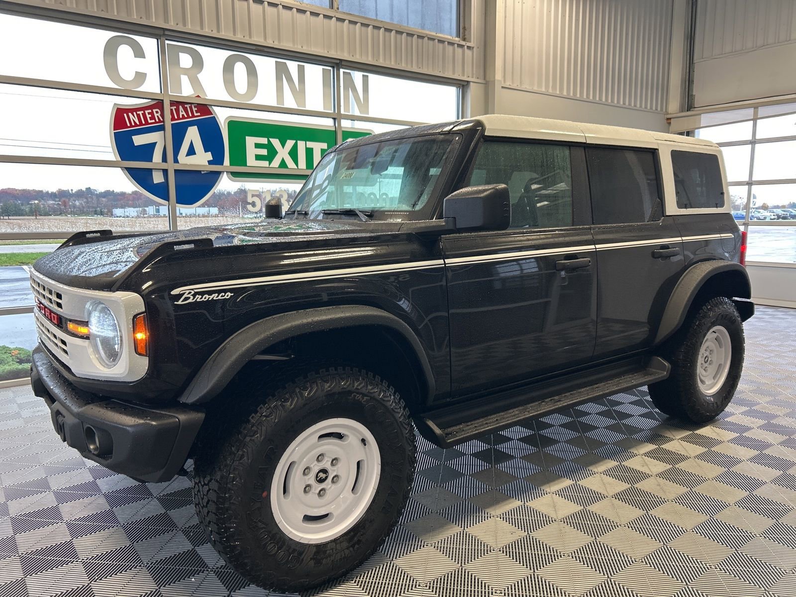 New 2025 Ford Bronco Heritage Edition image 3