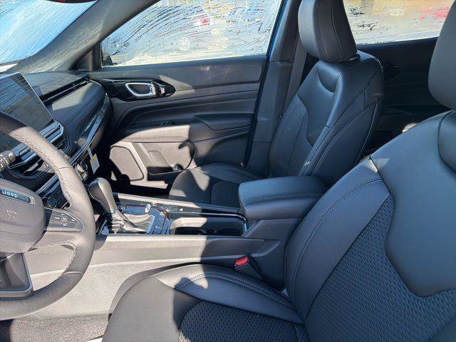 New 2026 Jeep Compass Latitude AWD/4WD image 10