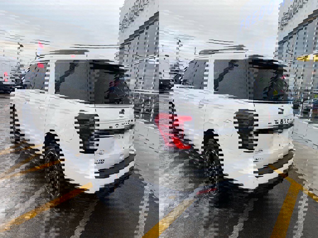 Used 2024 Ford Expedition Max Limited image 3