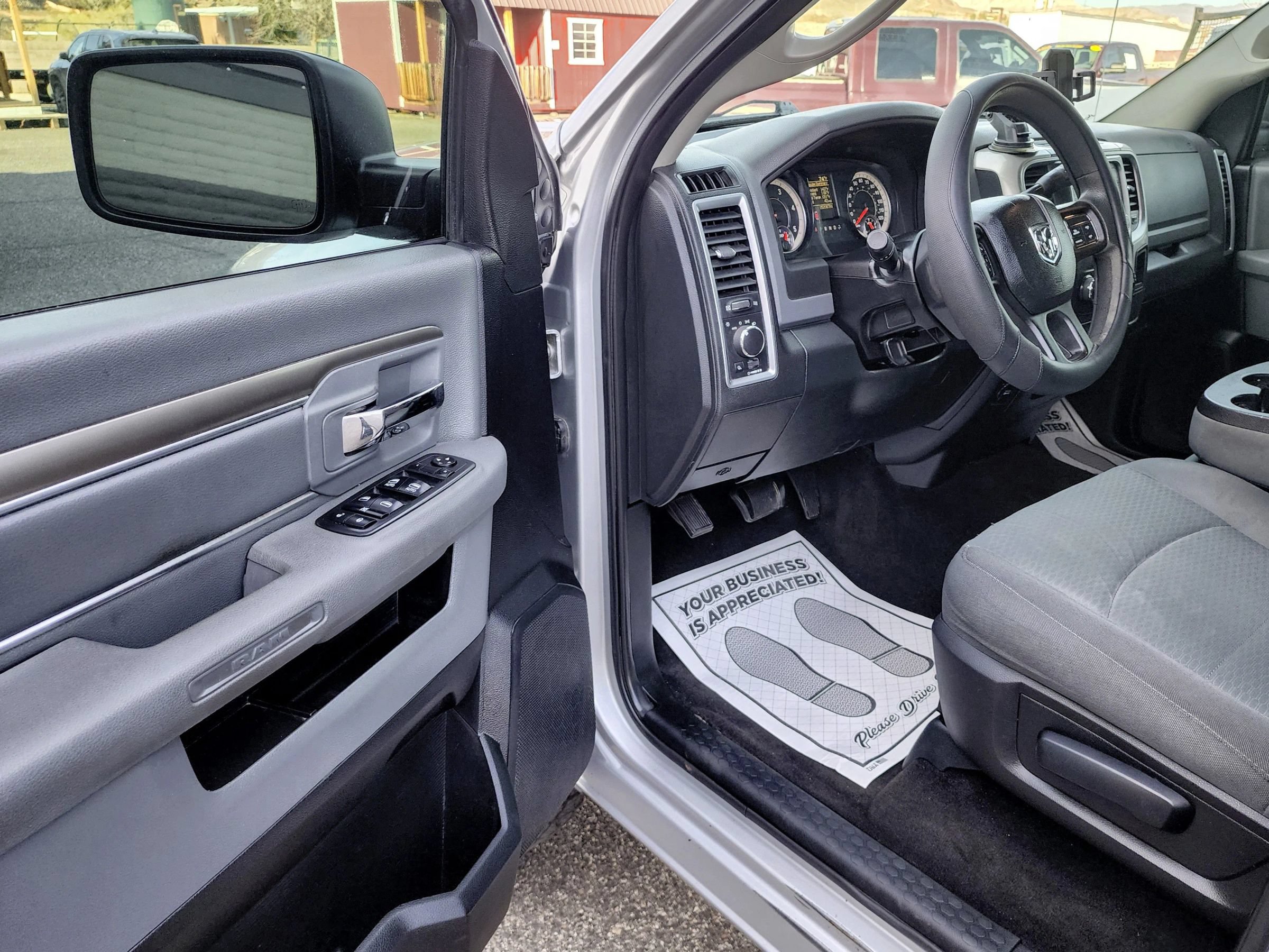 Used 2016 RAM 2500 SLT AWD/4WD image 9