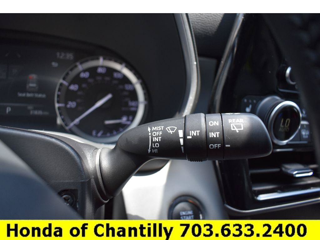 Used 2022 Toyota Highlander XLE AWD/4WD image 11