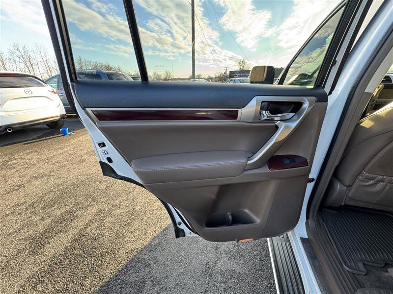 Used 2019 Lexus GX 460 image 36
