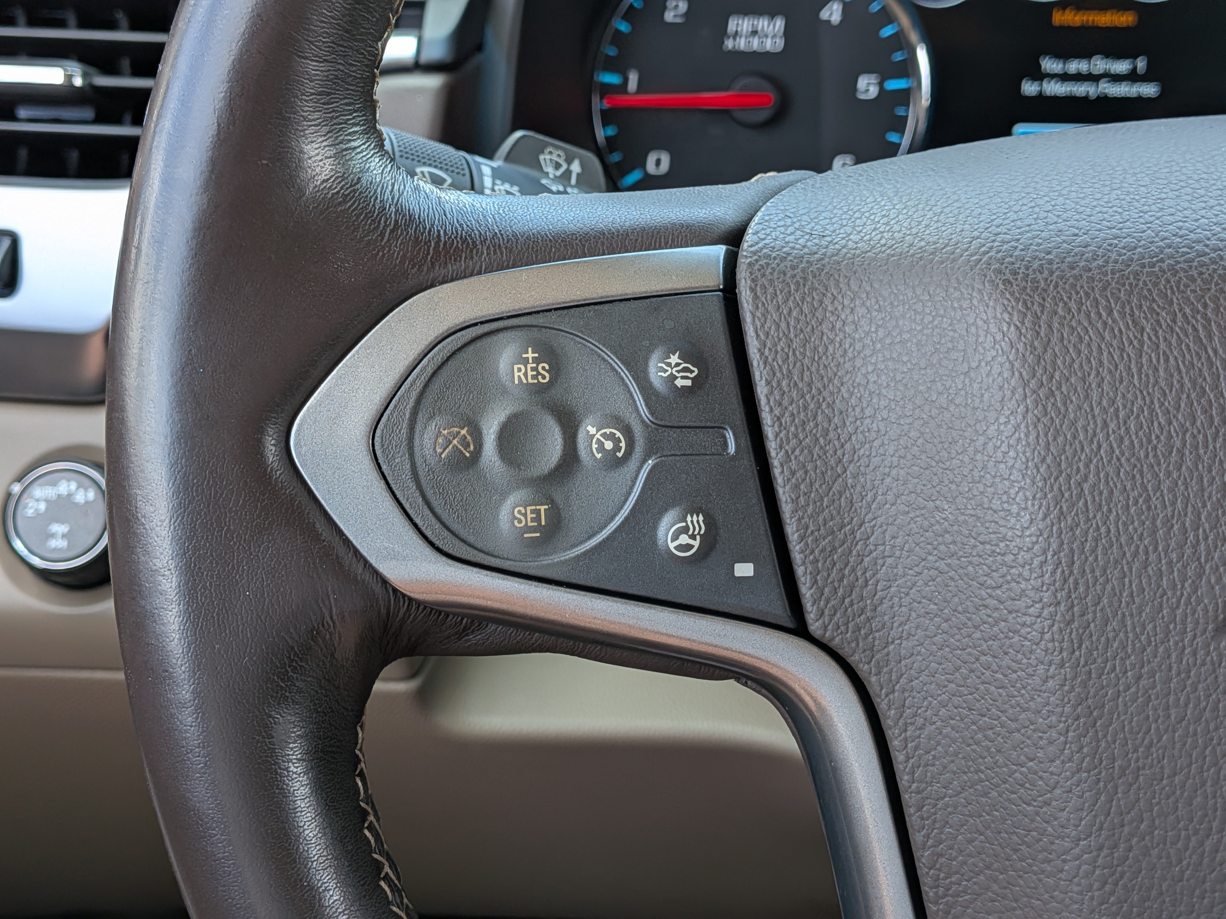 Used 2019 Chevrolet Suburban Premier AWD/4WD image 25