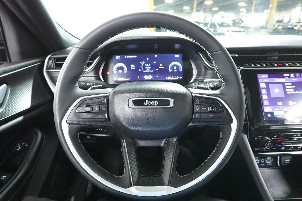 Used 2023 Jeep Grand Cherokee L Altitude image 11
