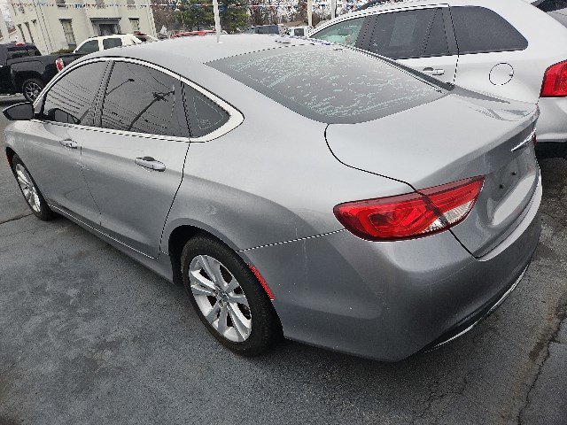 Used 2015 Chrysler 200 Limited w/ Convenience Group image 3