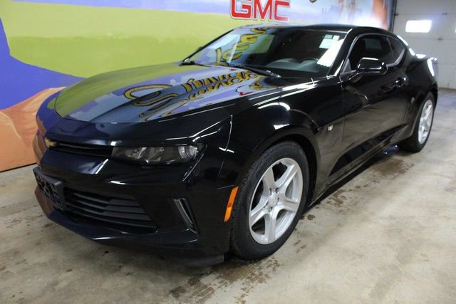 Used 2016 Chevrolet Camaro LT w/ Technology Package RWD image 8