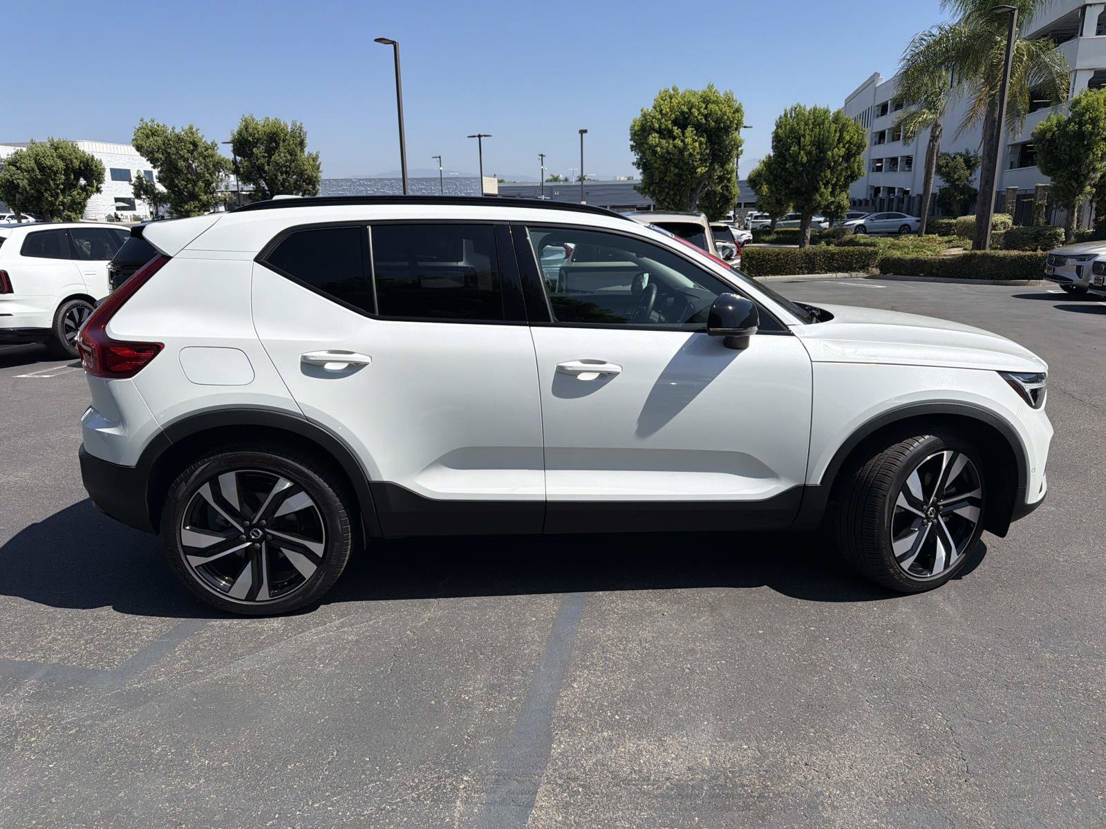 New 2026 Volvo XC40 B5 Ultra w/ Climate Package AWD/4WD image 4